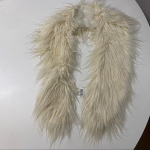 White/Cream Urban Outfitters Faux Fur Scarf NWTS
